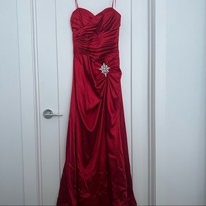 ⭐️ Red Satin Prom/ Bridesmaid Dress.